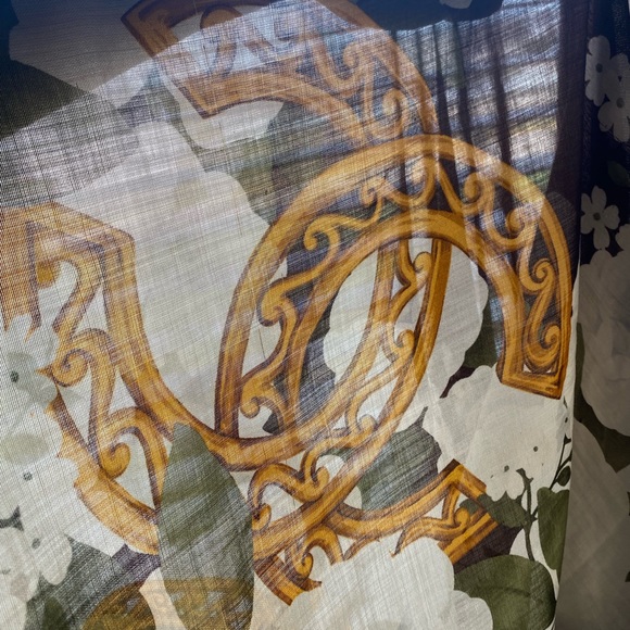 ❤️SOLD❤️ Authentic Vintage Chanel Large Scarf - Picture 8 of 10